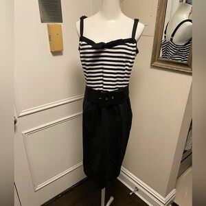 City chic belted dress with pockets